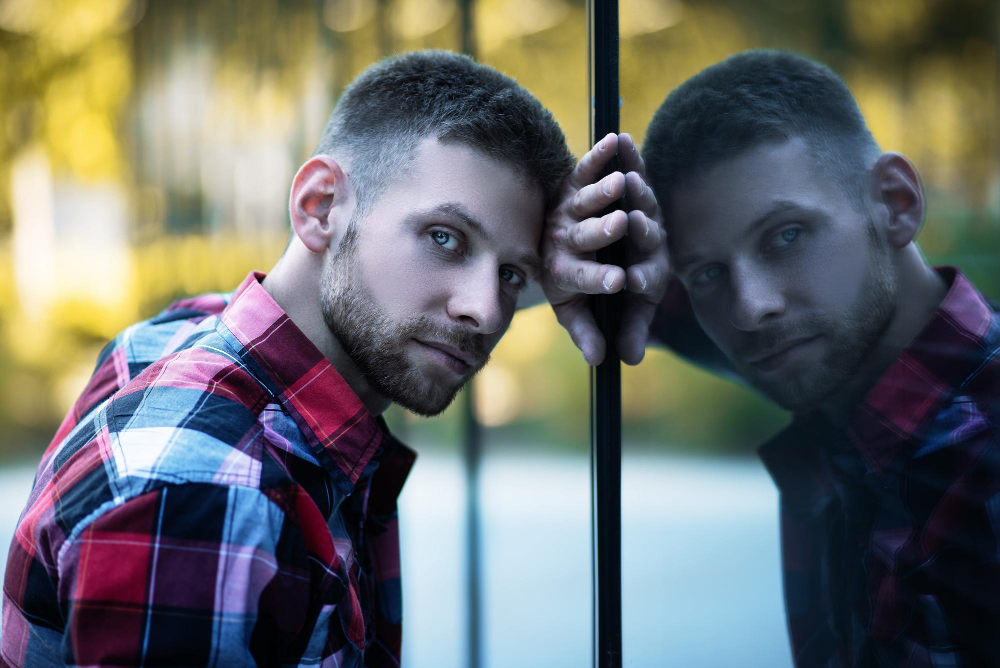 Specialized psychiatric monitoring and mood stabilization for bipolar disorder